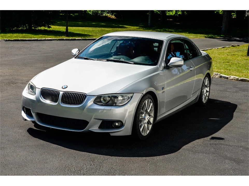 2011 BMW E90 3 Series Sedan - Image 18 of 31