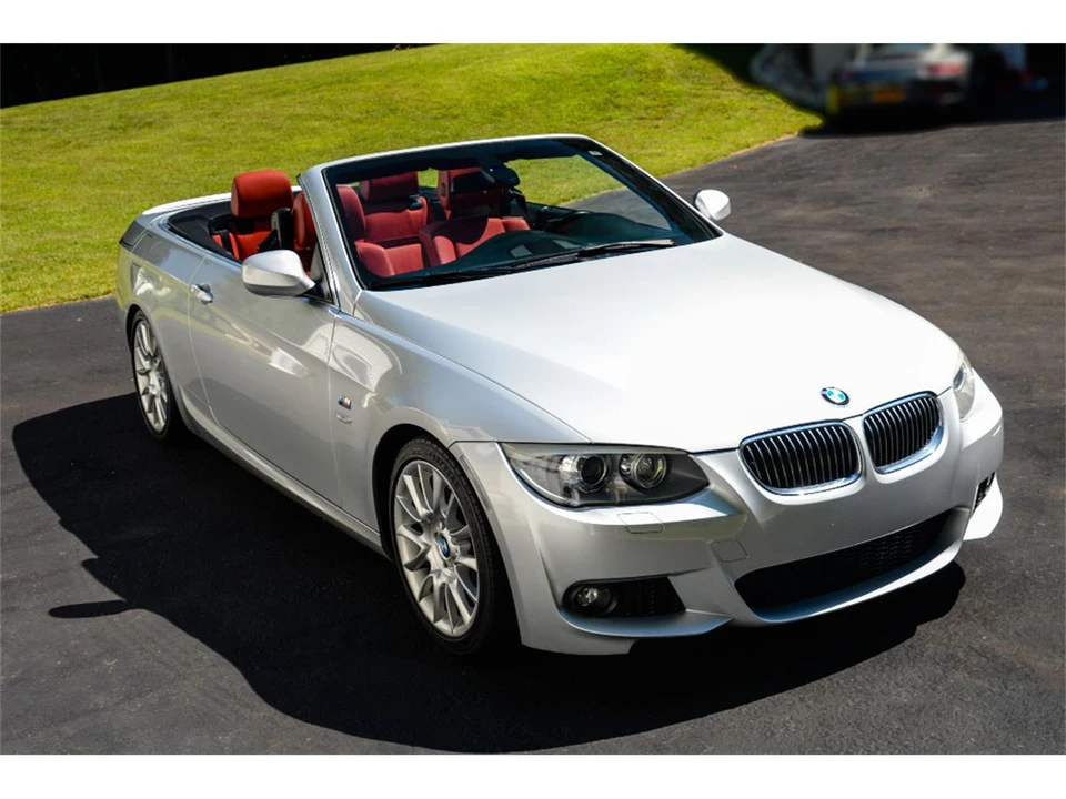 2011 BMW E90 3 Series Sedan - Image 2 of 31