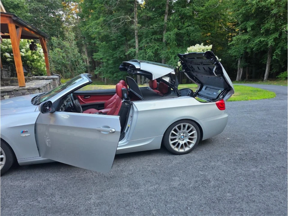 2011 BMW E90 3 Series Sedan - Image 26 of 31