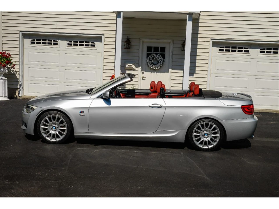 2011 BMW E90 3 Series Sedan - Image 12 of 31