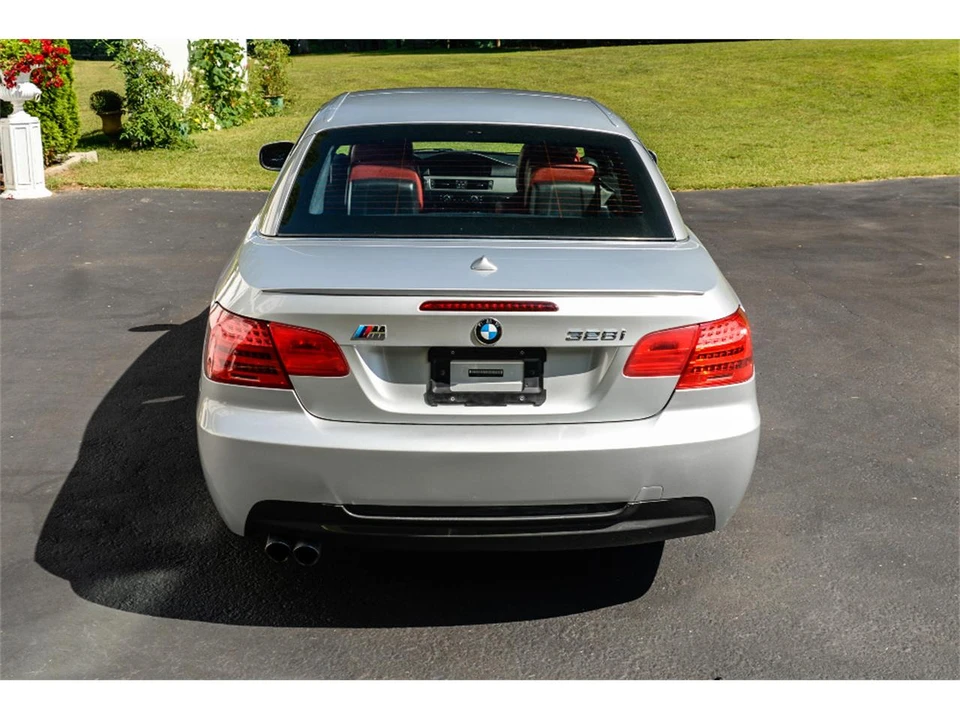 2011 BMW E90 3 Series Sedan - Image 20 of 31