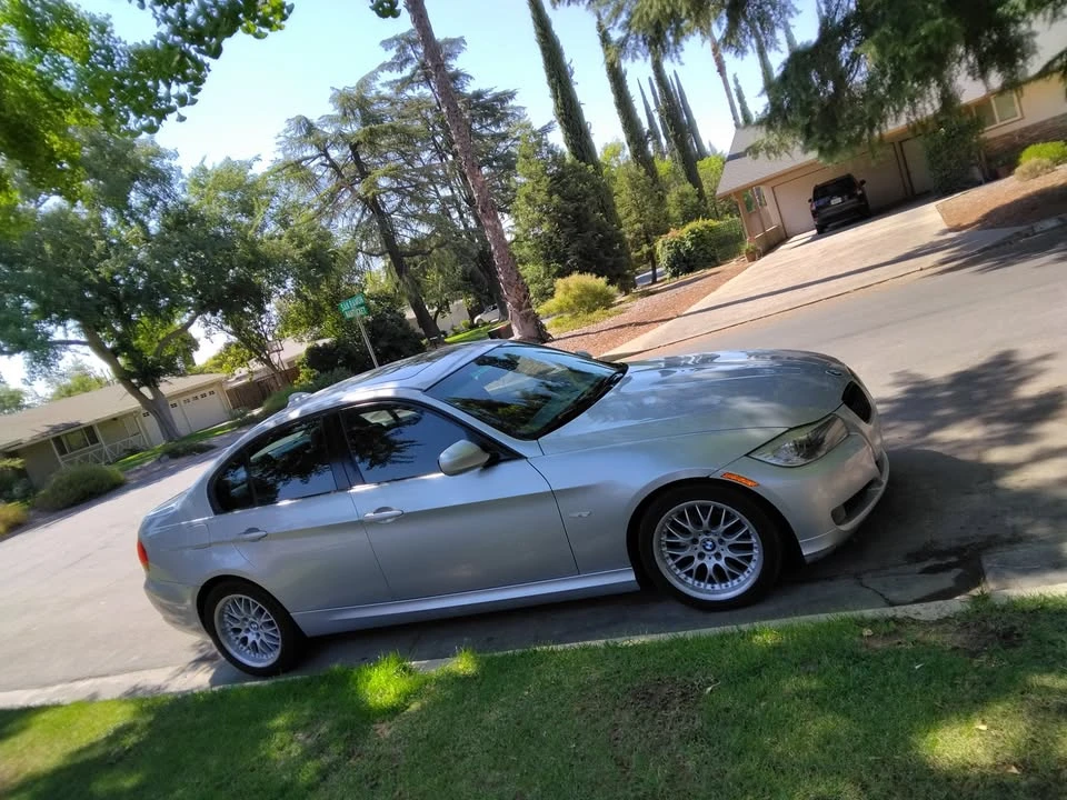 2011 BMW E90 3 Series Sedan - Image 5 of 9