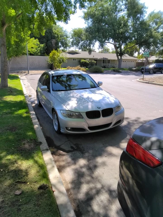 2011 BMW E90 3 Series Sedan - Image 4 of 9