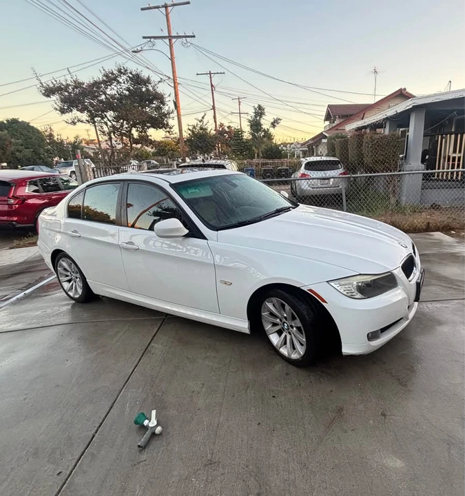 2011 BMW E90 3 Series Sedan - Image 2 of 6
