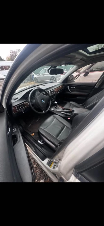2011 BMW E90 3 Series Sedan - Image 4 of 5