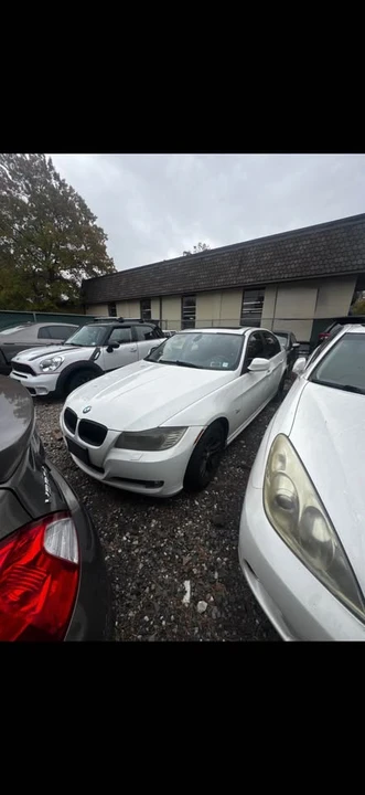 2011 BMW E90 3 Series Sedan - Image 3 of 5