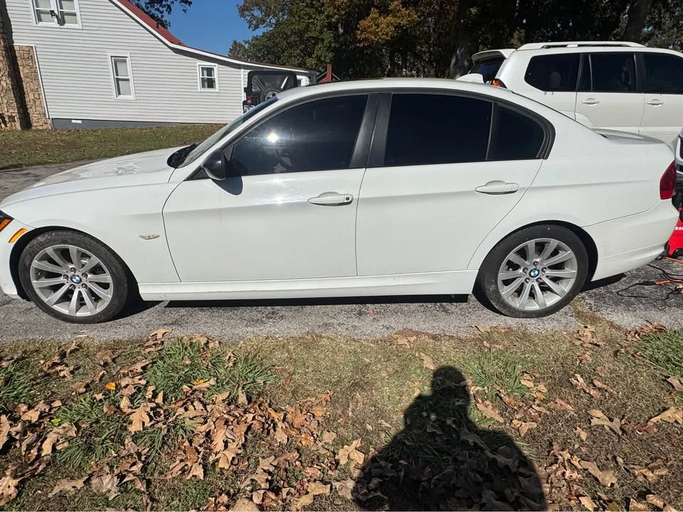2011 BMW E90 3 Series Sedan - Image 5 of 8