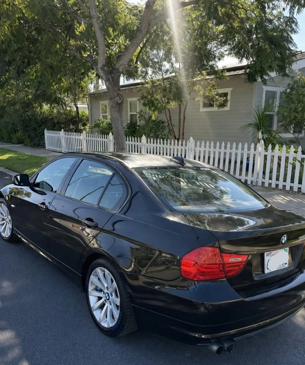 2011 BMW E90 3 Series Sedan - Image 5 of 15