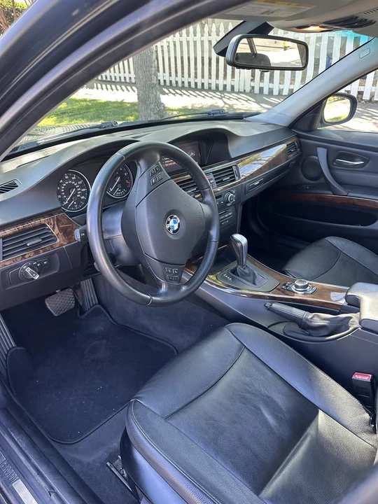 2011 BMW E90 3 Series Sedan - Image 7 of 15