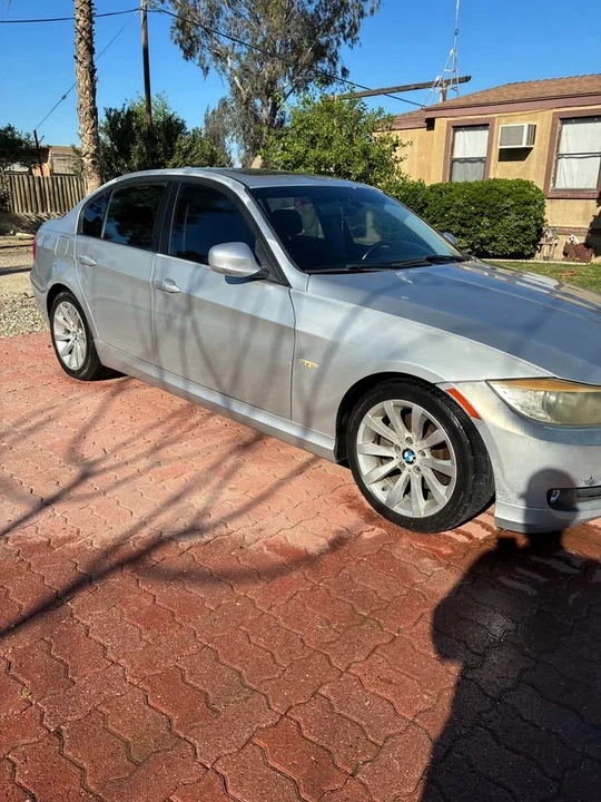 2011 BMW E90 3 Series Sedan - Image 4 of 10