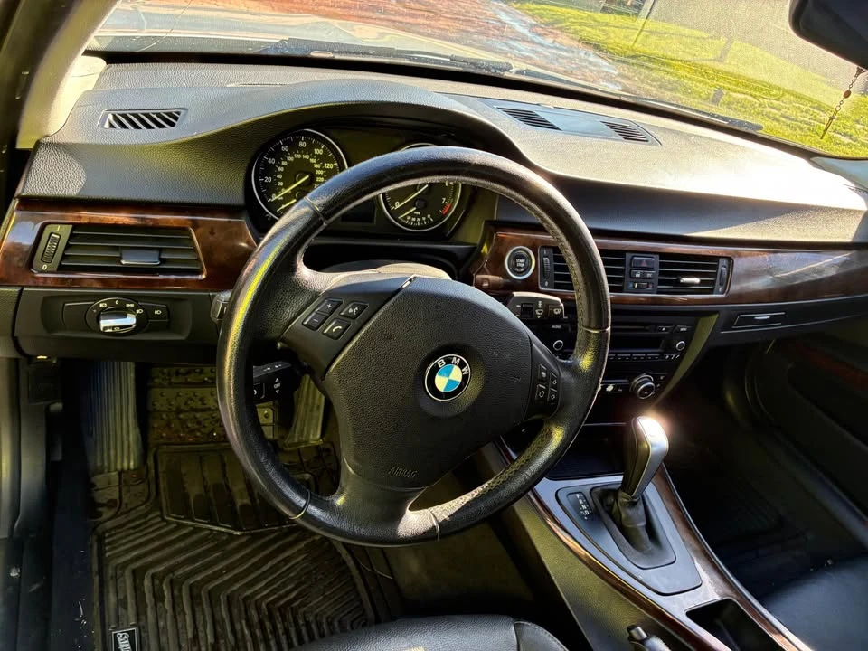 2011 BMW E90 3 Series Sedan - Image 6 of 10