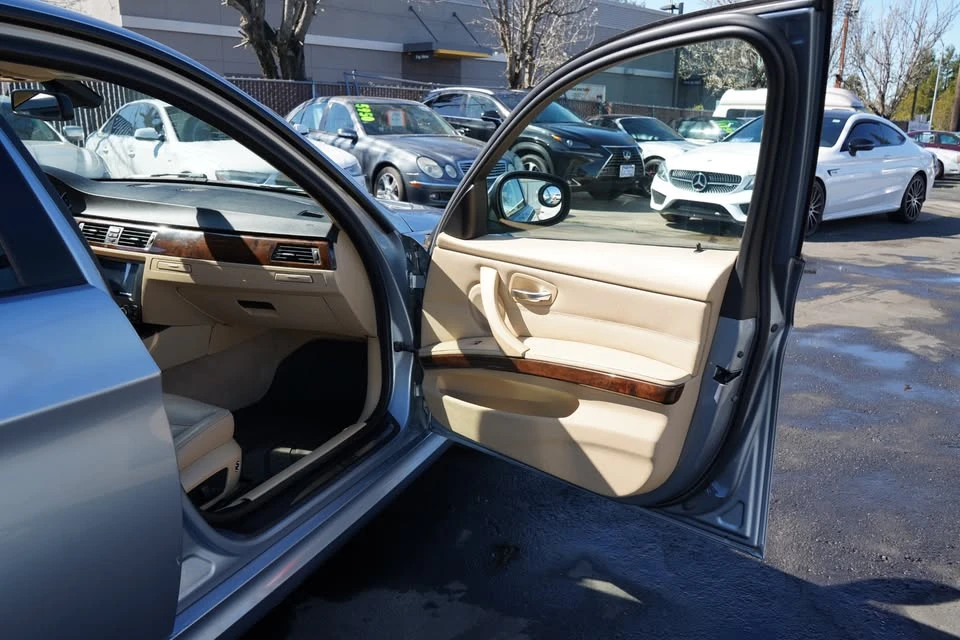 2011 BMW E90 3 Series Sedan - Image 13 of 15