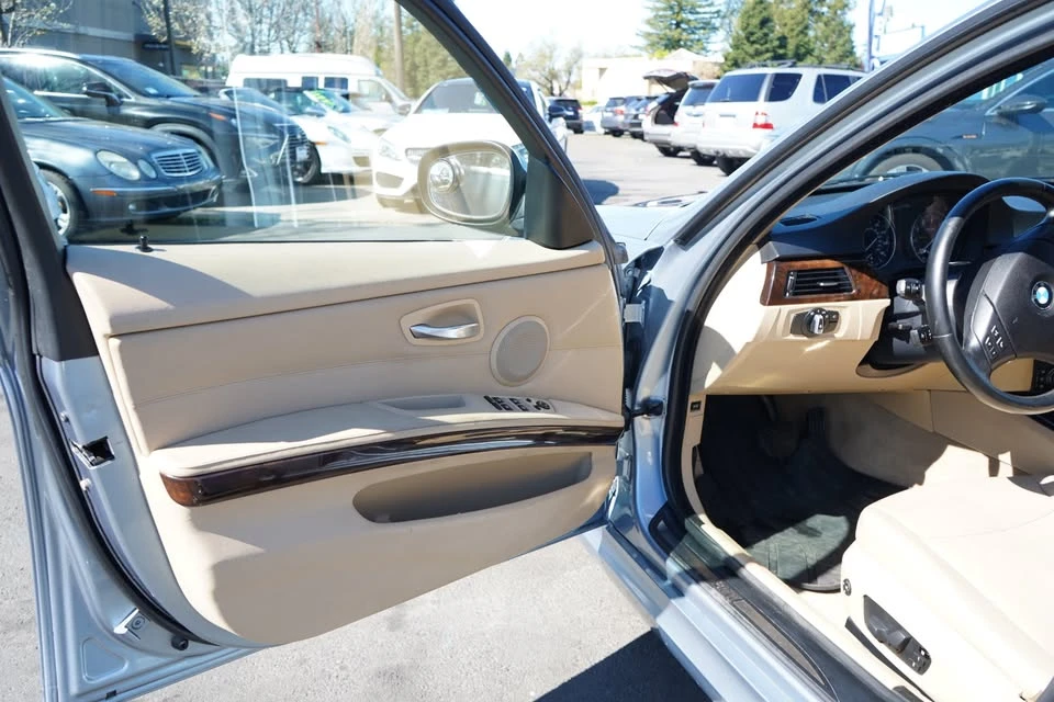 2011 BMW E90 3 Series Sedan - Image 8 of 15