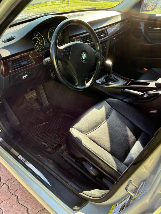 2011 BMW E90 3 Series Sedan - Image 7 of 10