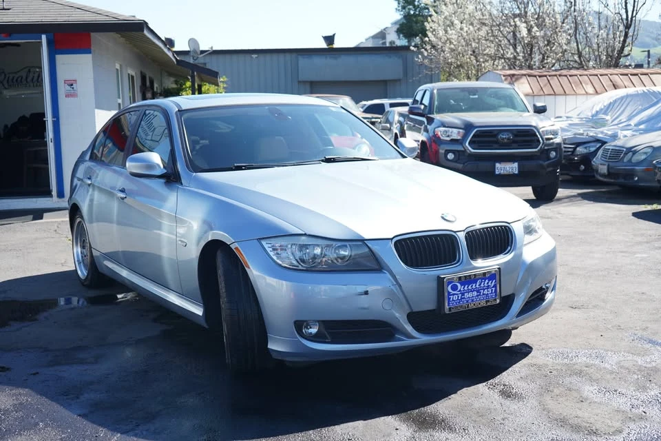 2011 BMW E90 3 Series Sedan - Image 7 of 15