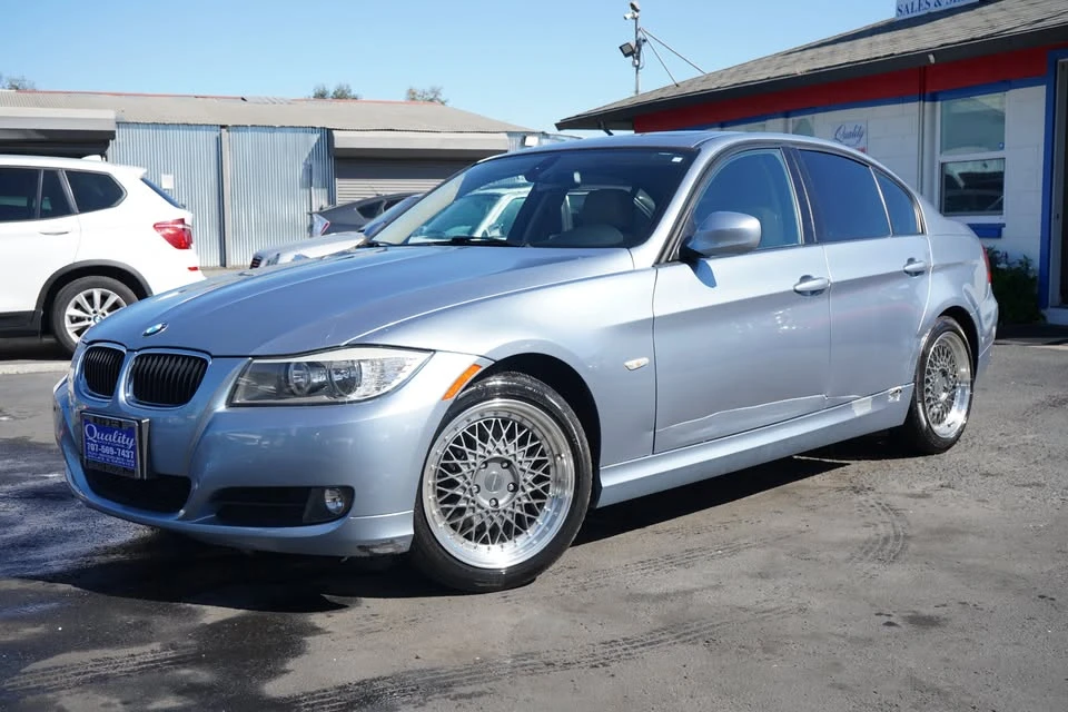 2011 BMW E90 3 Series Sedan - Image 2 of 15