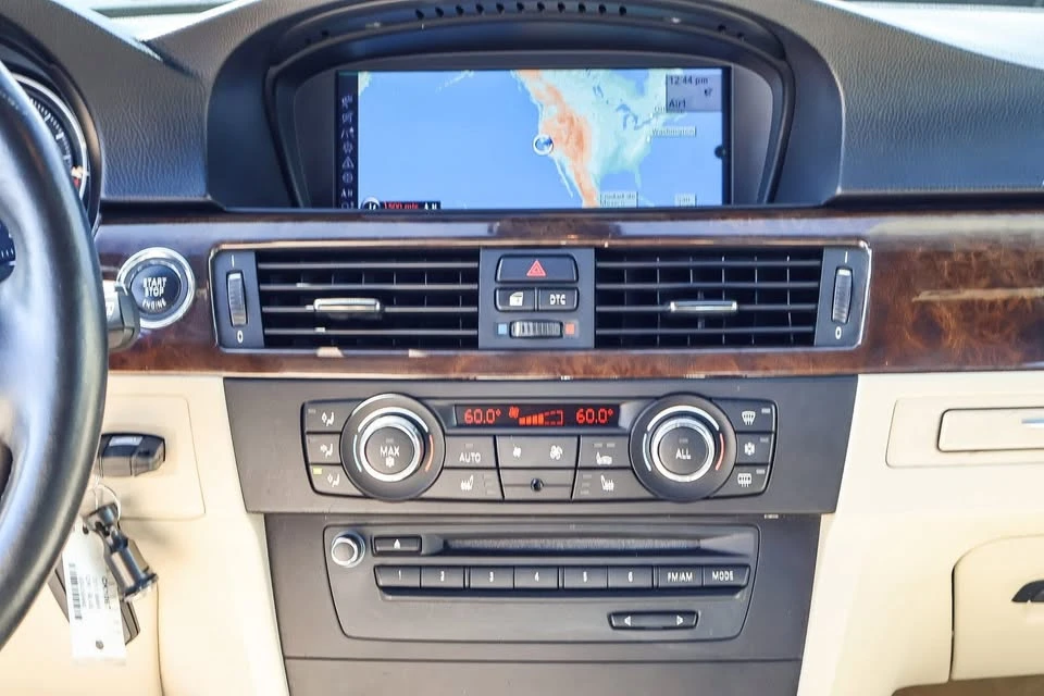 2011 BMW E90 3 Series Sedan - Image 8 of 10