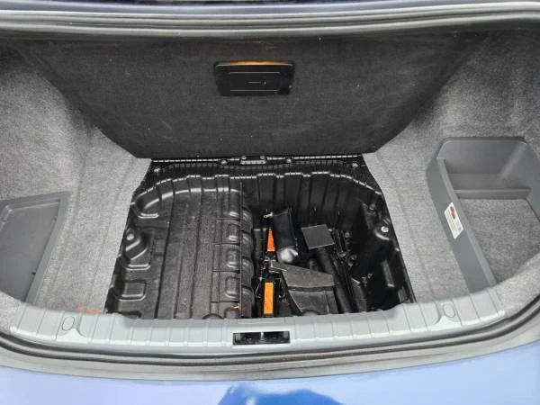 2011 BMW E90 3 Series Sedan - Image 14 of 20