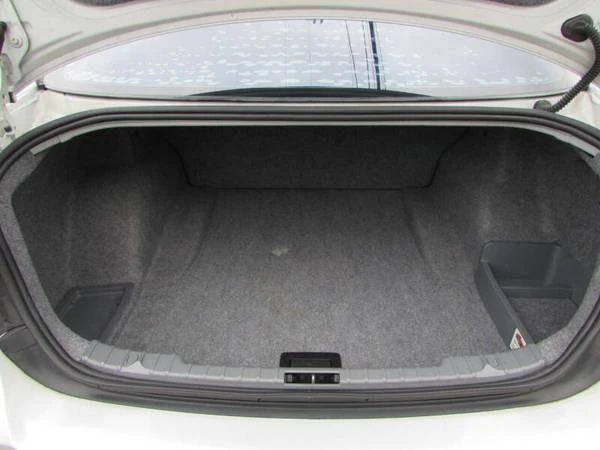 2011 BMW E90 3 Series Sedan - Image 14 of 15