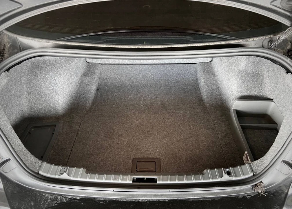 2011 BMW E90 3 Series Sedan - Image 22 of 24