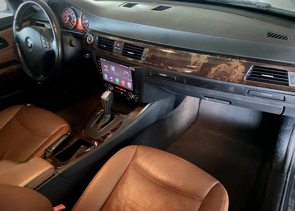 2011 BMW E90 3 Series Sedan - Image 14 of 24