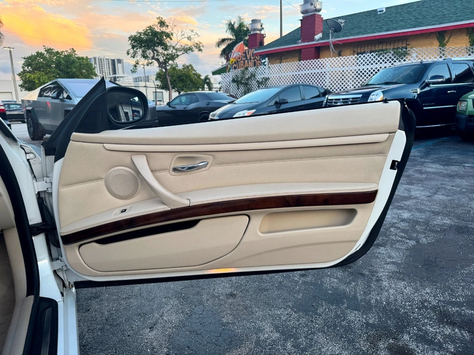2011 BMW E93 3 Series Convertible - Image 28 of 31