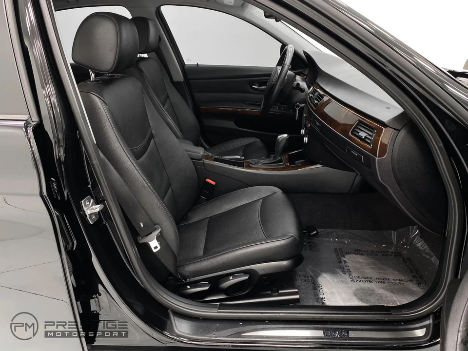 2011 BMW E90 3 Series Sedan - Image 14 of 21