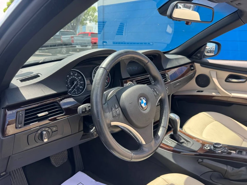 2011 BMW E90 3 Series Sedan - Image 15 of 17