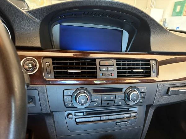 2011 BMW E90 3 Series Sedan - Image 14 of 15