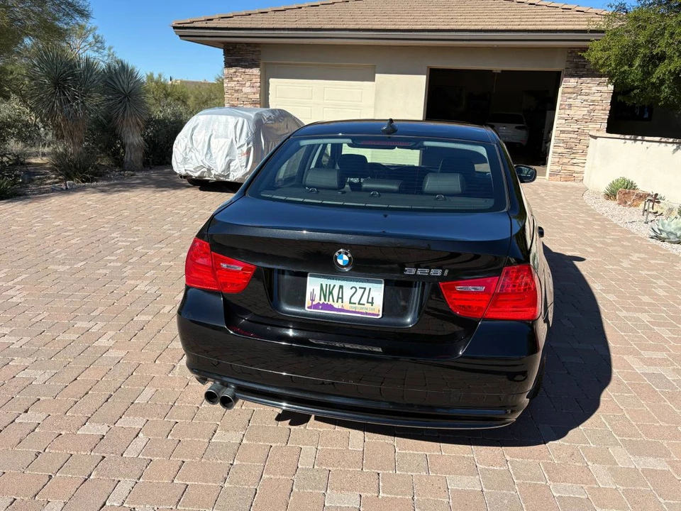 2011 BMW E90 3 Series Sedan - Image 4 of 15