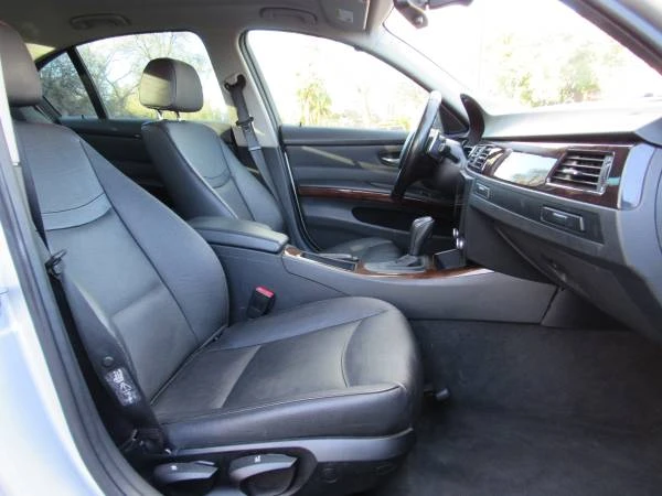 2011 BMW E90 3 Series Sedan - Image 15 of 16
