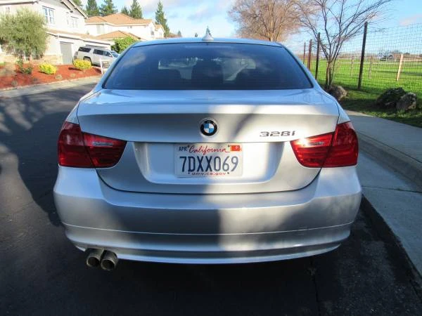 2011 BMW E90 3 Series Sedan - Image 4 of 16