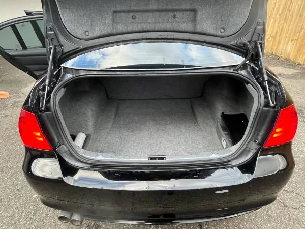 2011 BMW E90 3 Series Sedan - Image 11 of 12