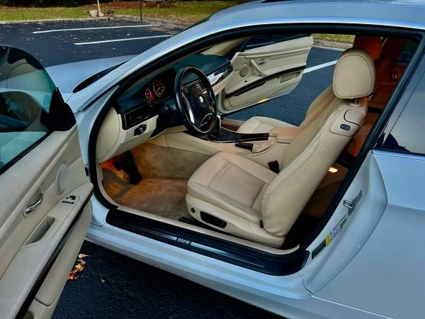 2011 BMW E90 3 Series Sedan - Image 14 of 19