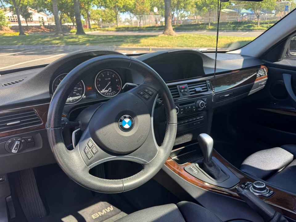 2011 BMW E90 3 Series Sedan - Image 4 of 6