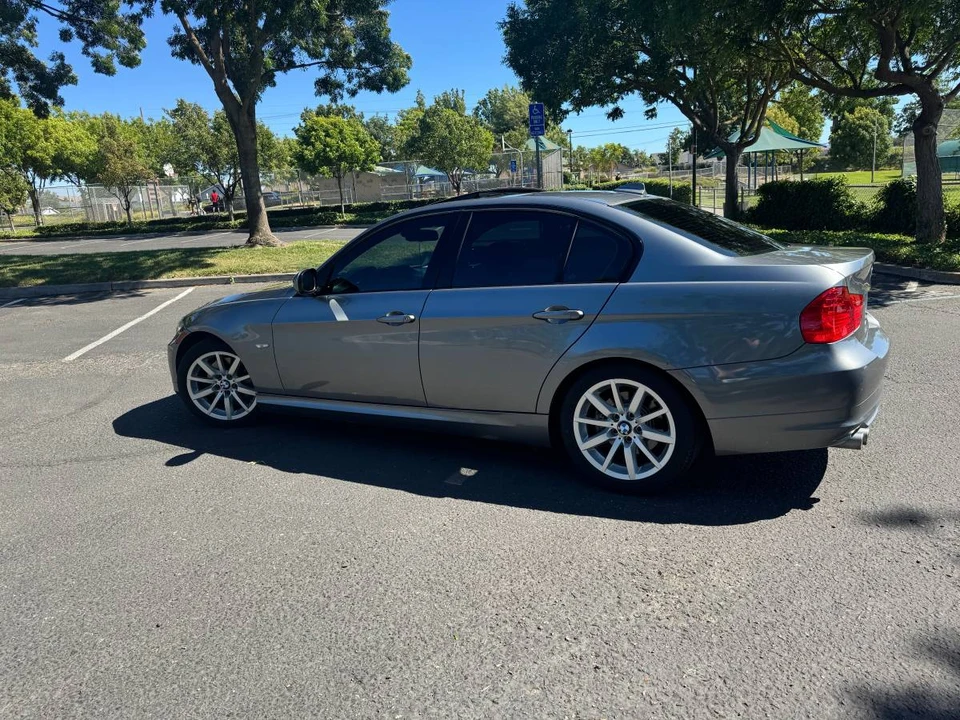 2011 BMW E90 3 Series Sedan - Image 2 of 6