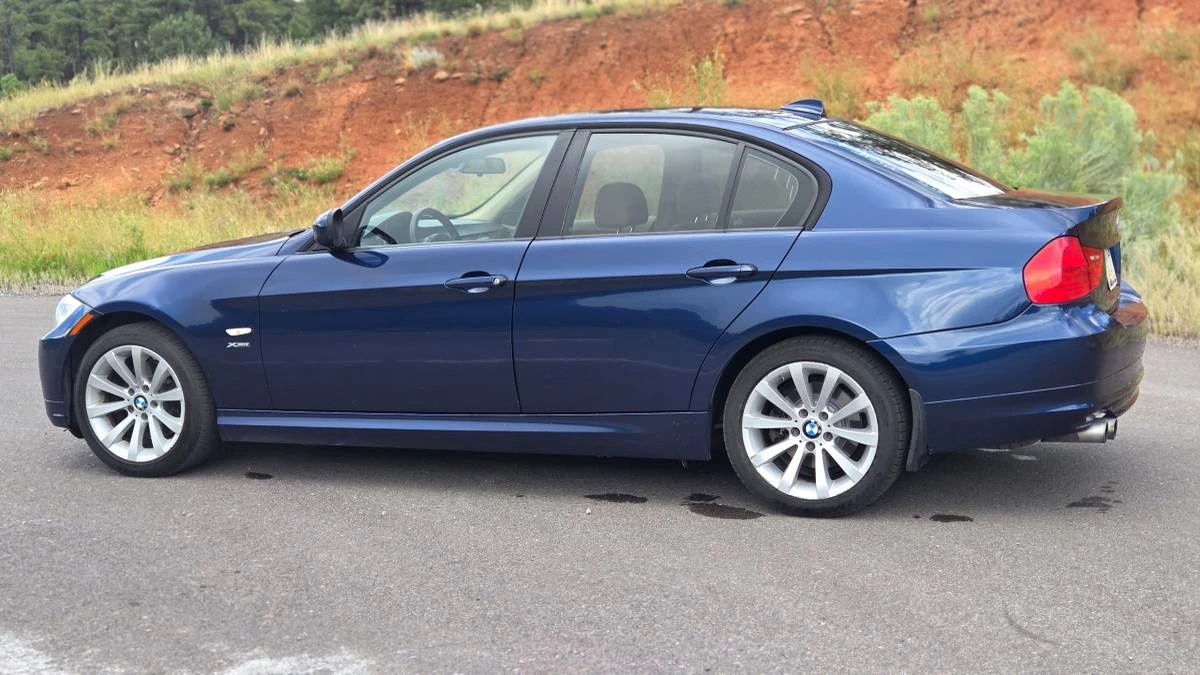 2011 BMW E90 3 Series Sedan - Image 8 of 17