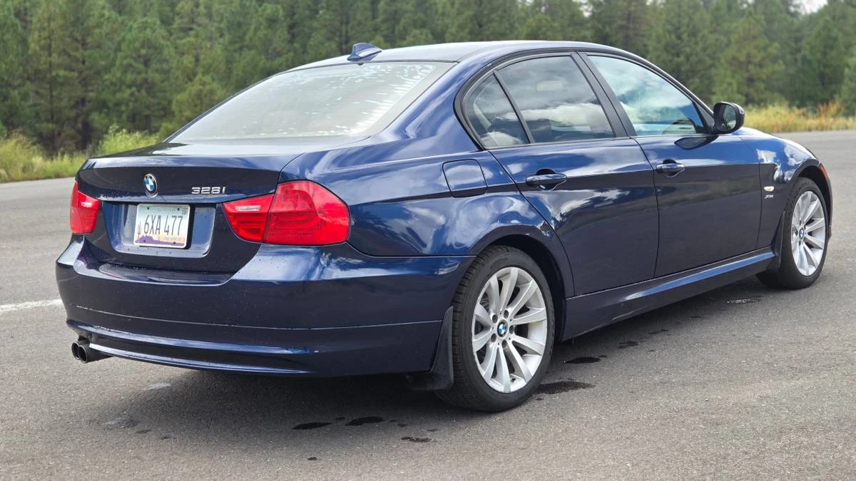 2011 BMW E90 3 Series Sedan - Image 5 of 17