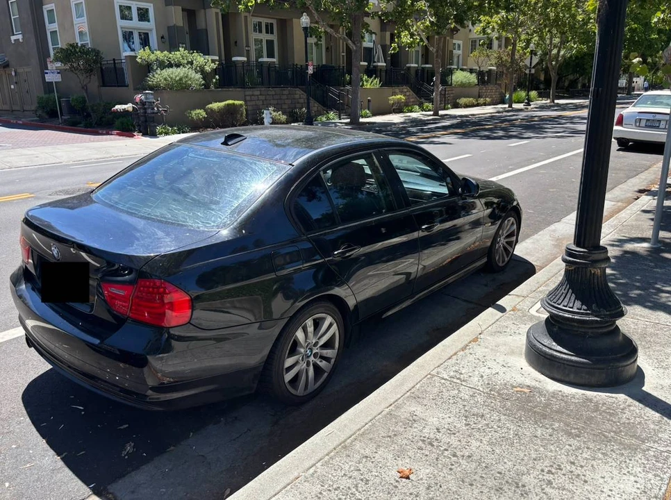 2011 BMW E90 3 Series Sedan - Image 2 of 3