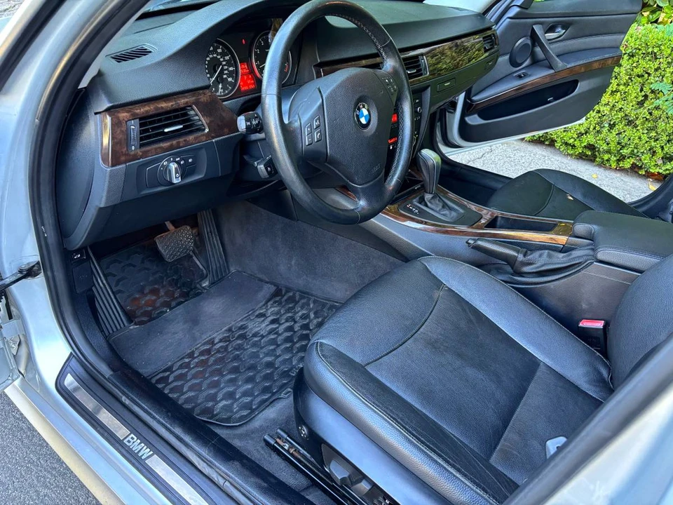 2011 BMW E90 3 Series Sedan - Image 11 of 24