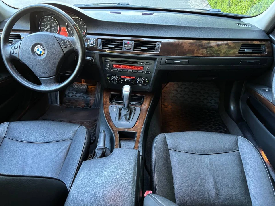 2011 BMW E90 3 Series Sedan - Image 15 of 24