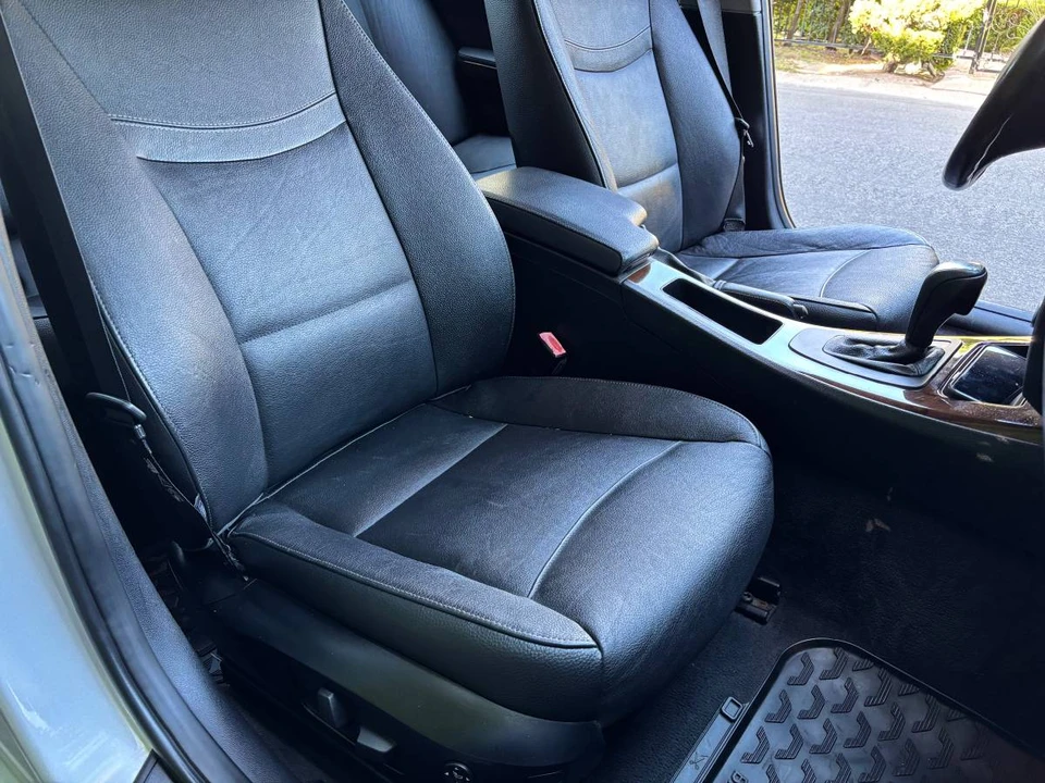 2011 BMW E90 3 Series Sedan - Image 17 of 24