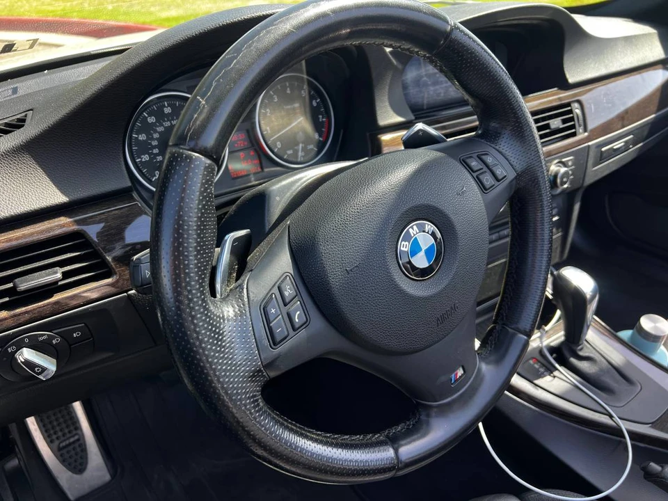 2011 BMW E93 3 Series Convertible - Image 12 of 18