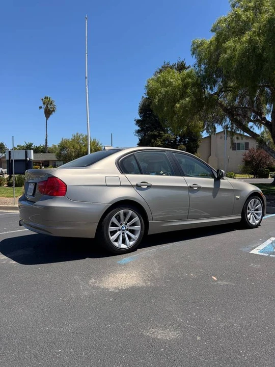 2011 BMW E90 3 Series Sedan - Image 4 of 9