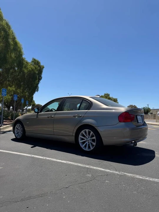 2011 BMW E90 3 Series Sedan - Image 6 of 9