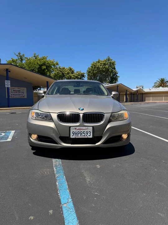 2011 BMW E90 3 Series Sedan - Image 7 of 9