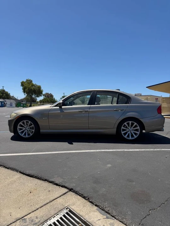 2011 BMW E90 3 Series Sedan - Image 5 of 9