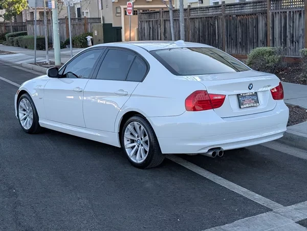 2011 BMW E90 3 Series Sedan - Image 7 of 18