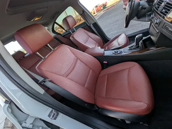2011 BMW E90 3 Series Sedan - Image 17 of 18
