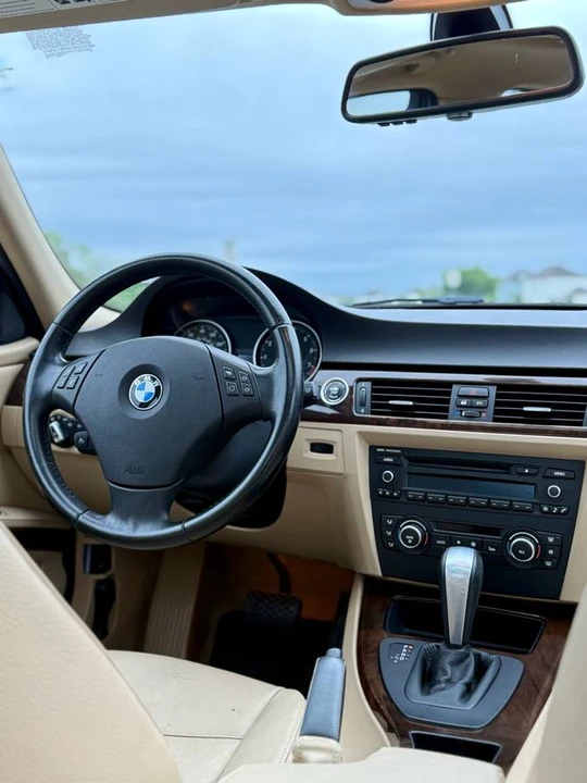2011 BMW E90 3 Series Sedan - Image 18 of 20